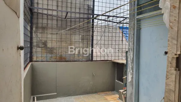 image JARANG ADA RUMAH 2 1/2 LANTAI DI TAMAN PALEM LESTARI  (3)