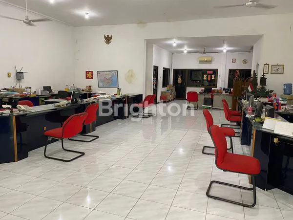 image RUMAH KANTOR 2 LT TERAWAT TENGAH KOTA SURABAYA (2)
