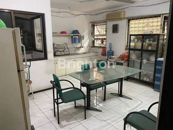 image RUMAH KANTOR 2 LT TERAWAT TENGAH KOTA SURABAYA (8)