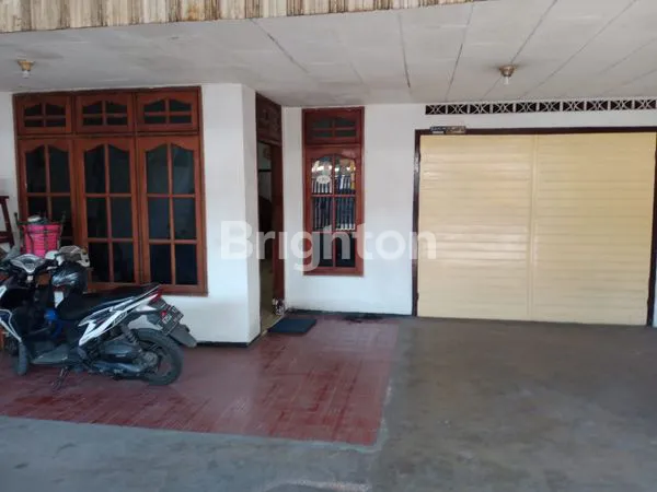 image RUMAH LAYAK HUNI DI KOTA SURABAYA DENGAN GARASI DAN CARPORT 4 MOBIL (2)