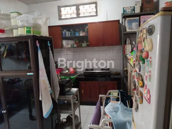 image RUMAH LAYAK HUNI DI KOTA SURABAYA DENGAN GARASI DAN CARPORT 4 MOBIL (5)