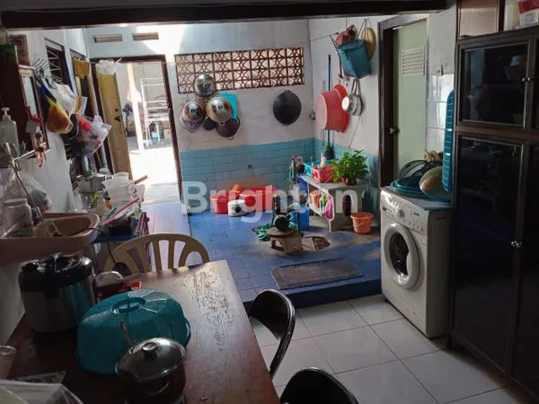 image RUMAH LAYAK HUNI DI KOTA SURABAYA DENGAN GARASI DAN CARPORT 4 MOBIL (6)