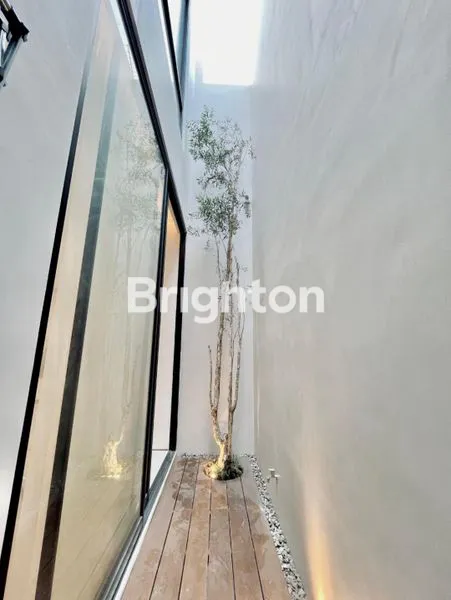 image SUTOREJO. NEW HOUSE. FUTURISTIK FULL FURNITURE. BAWA KOPER SAJA (7)