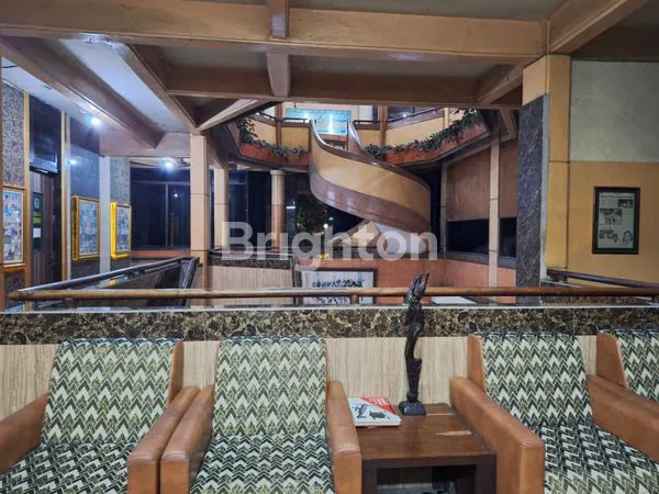 image TEMPAT FITNESS 4.5 LANTAI DENGAN HALL TERBUKA LOKASI STRATEGIS DEKAT KAMPUS SURABAYA TIMUR (8)