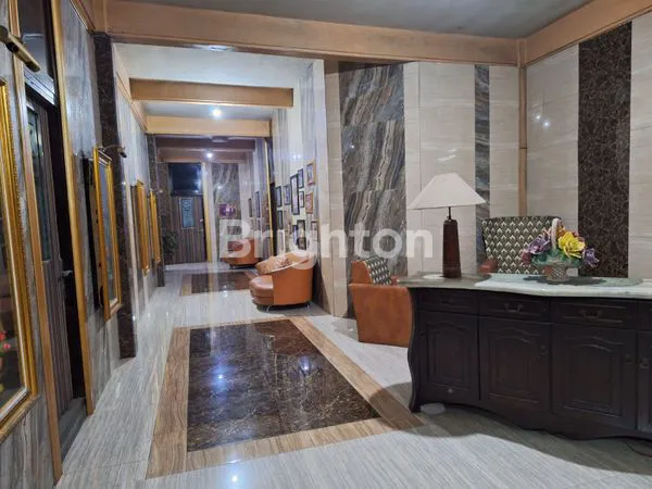 TEMPAT FITNESS 4.5 LANTAI DENGAN HALL TERBUKA LOKASI STRATEGIS DEKAT KAMPUS SURABAYA TIMUR