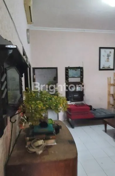 image RUMAH SIAP HUNI DEKAT LAPANGAN KANIGORO MADIUN (2)