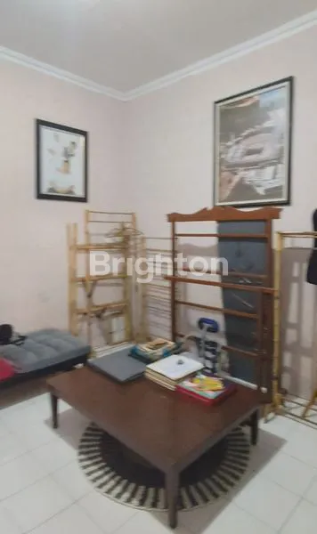 image RUMAH SIAP HUNI DEKAT LAPANGAN KANIGORO MADIUN (4)