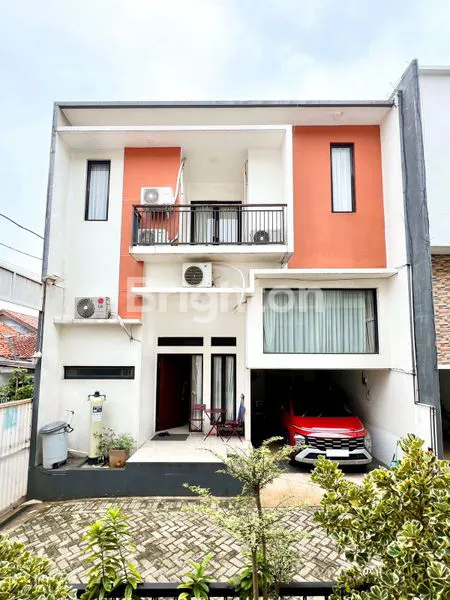 image RUMAH CANTIK DAN NYAMAN DI JAGAKARSA (1)