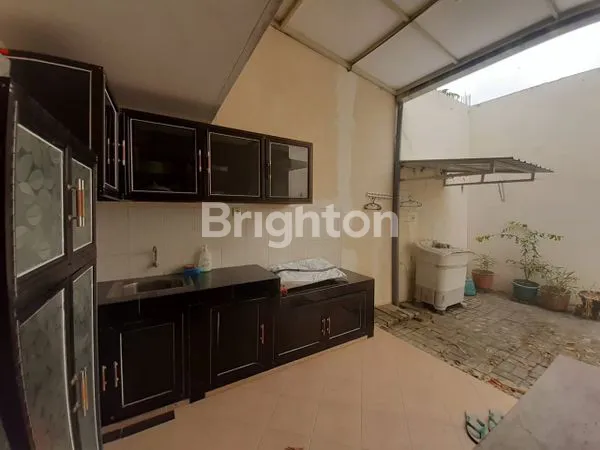 image RUMAH DENGAN HUNIAN NYAMAN DI AREA PERUMAHAN TASIKMADU (8)