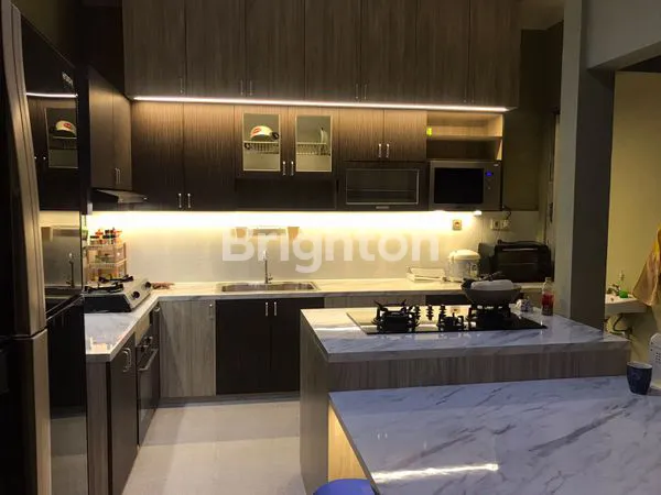 image RUMAH MEWAH 2 LANTAI SEMI FURNISHED COLOMADU (2)