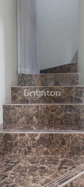 image RUMAH KOTA WISATA CIBUBUR 2 LANTAI TERAWAT NEGO SAMPAI DEAL (6)