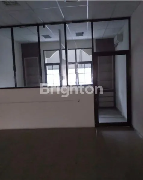 image RUKO 4 LANTAI STRATEGIS DI PINGGIR JALAN RAYA SLAMET RIYADI COCOK BUAT USAHA DI TENGAH KOTA SOLO (2)