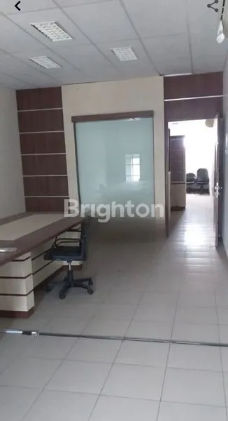 image RUKO 4 LANTAI STRATEGIS DI PINGGIR JALAN RAYA SLAMET RIYADI COCOK BUAT USAHA DI TENGAH KOTA SOLO (4)