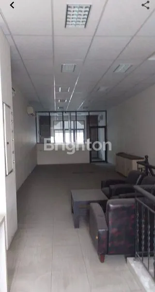 image RUKO 4 LANTAI STRATEGIS DI PINGGIR JALAN RAYA SLAMET RIYADI COCOK BUAT USAHA DI TENGAH KOTA SOLO (6)