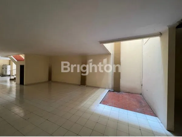 image RUKO 3 LANTAI BAGUS SIAP PAKAI COCOK BUAT USAHA DITENGAH KOTA SOLO  (1)