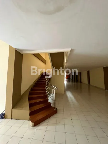 image RUKO 3 LANTAI BAGUS SIAP PAKAI COCOK BUAT USAHA DITENGAH KOTA SOLO  (3)