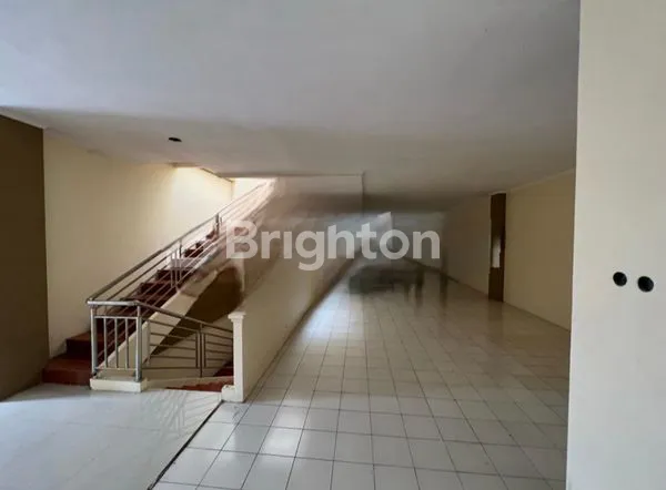 image RUKO 3 LANTAI BAGUS SIAP PAKAI COCOK BUAT USAHA DITENGAH KOTA SOLO  (7)