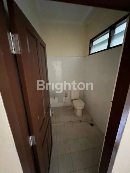 image RUKO 3 LANTAI BAGUS SIAP PAKAI COCOK BUAT USAHA DITENGAH KOTA SOLO  (8)