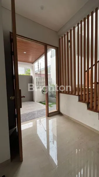 image RUMAH BARU SIAP HUNI DEKAT SEMUA FASILITAS UMUM DI BINTARO 9 (4)