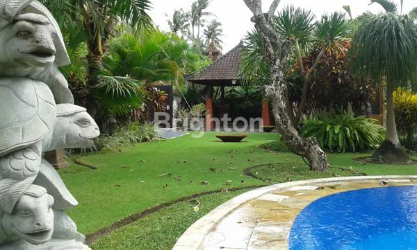 image VILLA PINGGIR PANTAI DENGAN KOLAM RENANG DI SANUR (3)