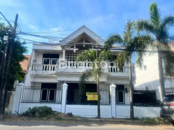 RUMAH DI KETINTANG MADYA
