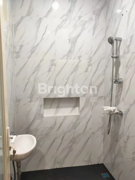 image MURAH RUMAH 2 LANTAI ONE GATE DI PURIMAS GUNUNG ANYAR, SURABAYA TIMUR (7)