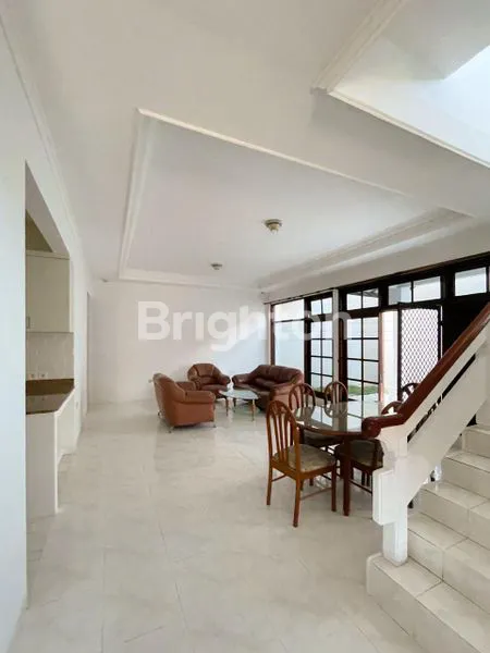 image RUMAH 2 LANTAI LOKASI STRATEGIS DALAM KOTA DENPASAR (5)