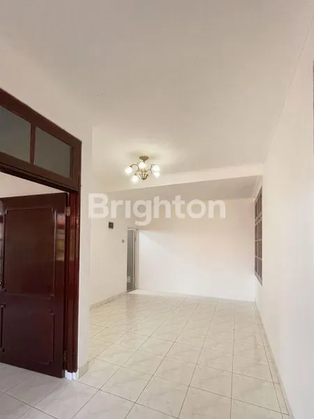 image RUMAH 2 LANTAI LOKASI STRATEGIS DALAM KOTA DENPASAR (6)