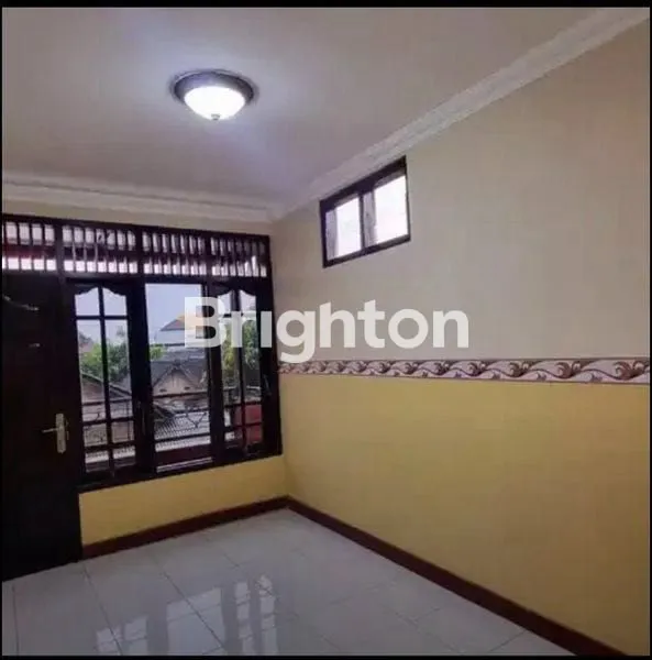 image RUMAH CANTIK SIAP HUNI DI DEKAT STADION MANAHAN SOLO (3)