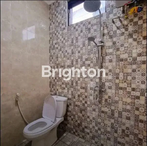 image RUMAH CANTIK SIAP HUNI DI DEKAT STADION MANAHAN SOLO (6)