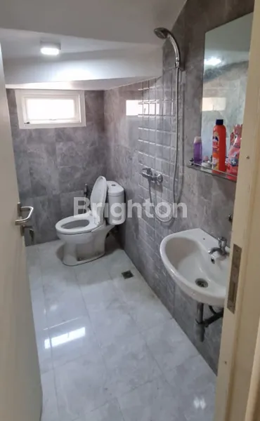 image RUMAH MURAH TERAWAT DARMO PERMAI UTARA LOKASI STRATEGIS DI SURABAYA BARAT (8)