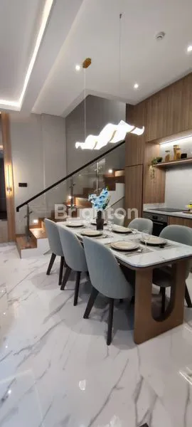 image RUMAH BARU MEWAH SOUTH TRESOR (3)