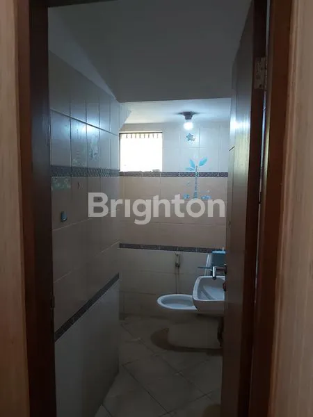 image RUMAH ASRI TERAWAT DALAM KOMPLEK PERUMAHAN DI PINGGIR KOTA JAKARTA TIMUR SELANGKAH KE MALL AEON DAN IKEA  (3)