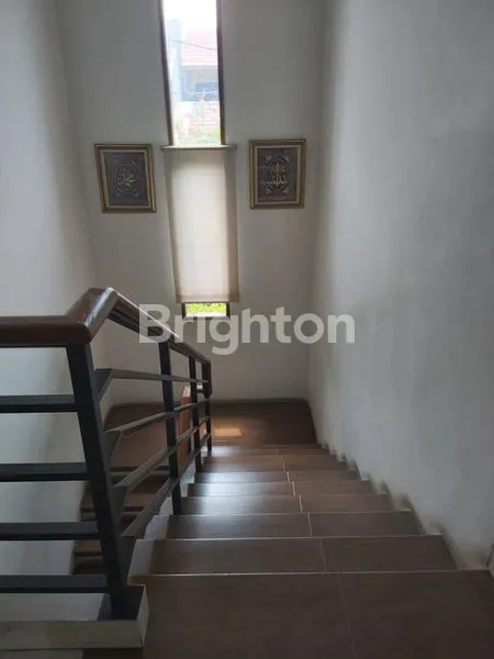 image RUMAH ASRI TERAWAT DALAM KOMPLEK PERUMAHAN DI PINGGIR KOTA JAKARTA TIMUR SELANGKAH KE MALL AEON DAN IKEA  (8)