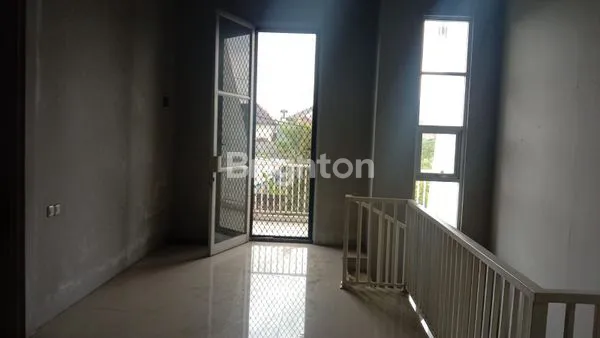 image RUMAH MINIMALIS 2 LANTAI DEKAT TRANS ICON (2)