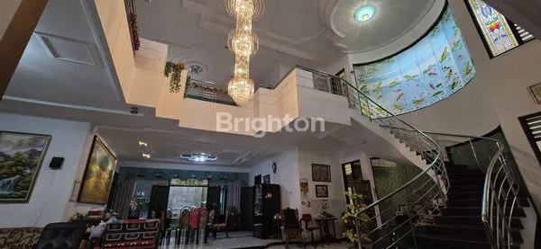 image DIJUAL RUMAH MEWAH TERAWAT FULL FURNISHED MEWAH VILLA KALIJUDAN SURABAYA (1)