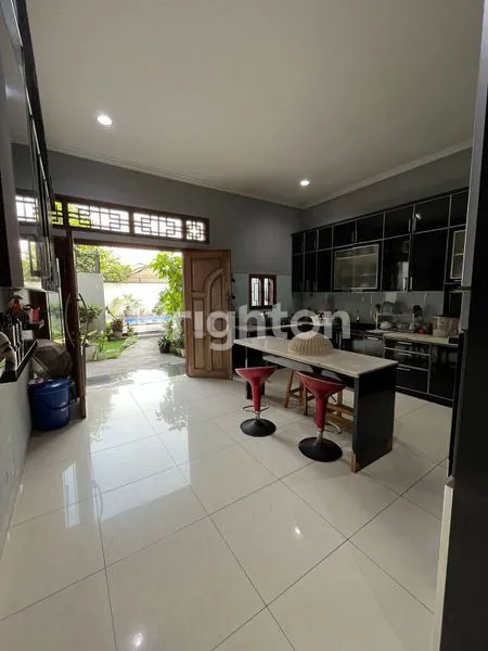 image RUMAH BESAR BINTARO CIPUTAT TANGERANG SELATAN DENGAN KOLAM RENANG DAN DEKAT AKSES TOL (3)