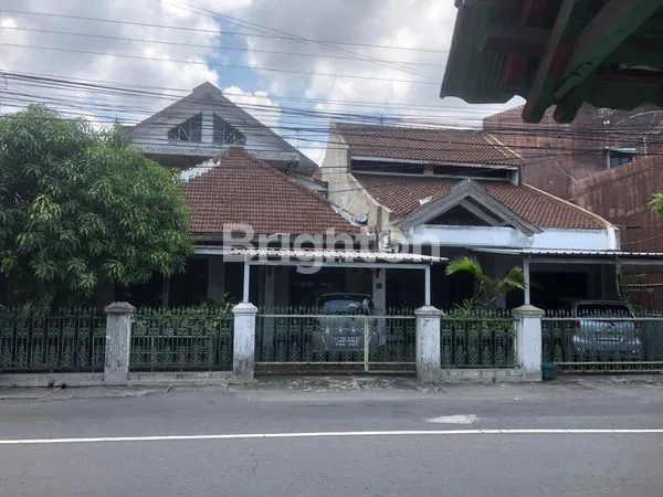 image RUMAH 2 LANTAI PINGGIR JALAN BESAR DI JALAN SAMANHUDI COCOK UNTUK KANTOR ATAU RUMAH TINGGAL (1)