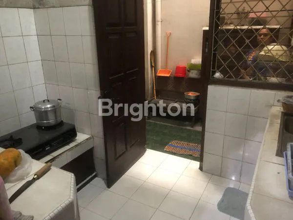 image RUMAH 2 LANTAI PINGGIR JALAN BESAR DI JALAN SAMANHUDI COCOK UNTUK KANTOR ATAU RUMAH TINGGAL (7)