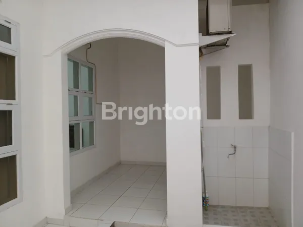 image RUMAH MODEREN BAGUS TERAWAT STRATEGIS DI SULFAT TENGAH KOTA MALANG DEKAT DENGAN SUPERINDO SULFAT (5)