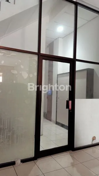 image RUKO JELAMBAR 4,5 LANTAI BISA UNTUK KANTOR ATAU USAHA (2)