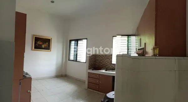 image RUKO JELAMBAR 4,5 LANTAI BISA UNTUK KANTOR ATAU USAHA (3)