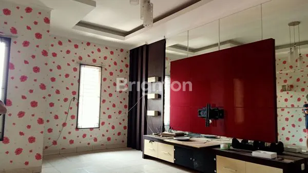 image RUKO JELAMBAR 4,5 LANTAI BISA UNTUK KANTOR ATAU USAHA (7)