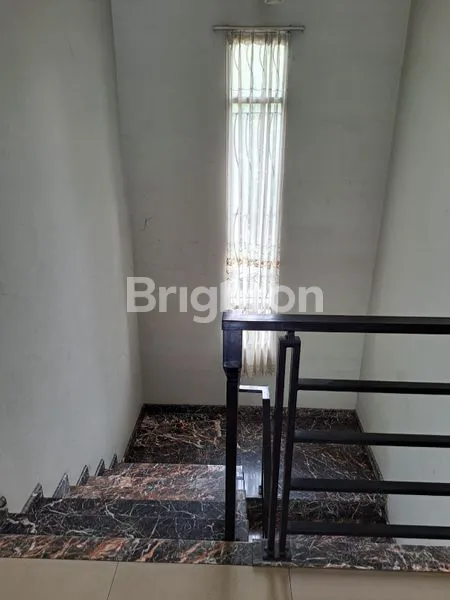 image RUMAH BATUNUNGGAL SOEKARNO HATTA SIAP HUNI 2 LANTAI HALAMAN LUAS (6)