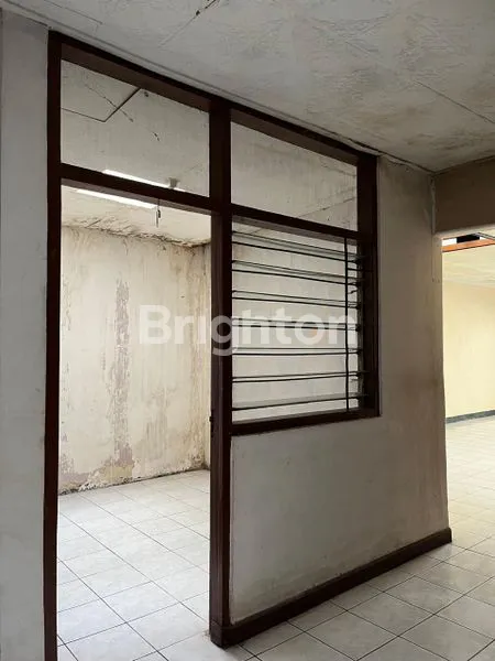 image RUMAH LAMA BUTUH RENOV LOKASI STRATEGIS DI KALIBATA (3)