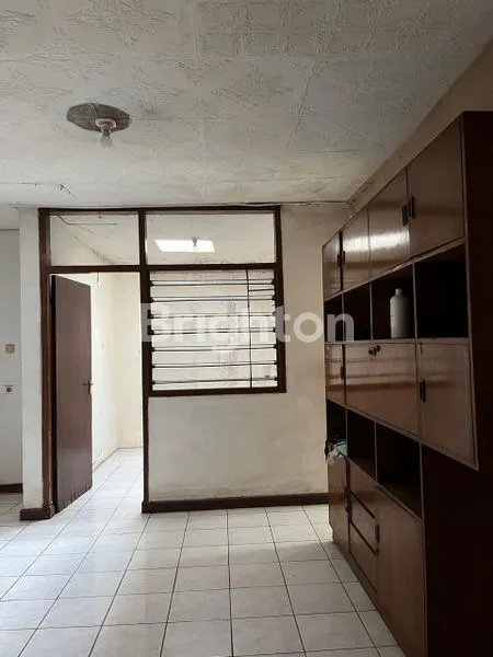 image RUMAH LAMA BUTUH RENOV LOKASI STRATEGIS DI KALIBATA (2)