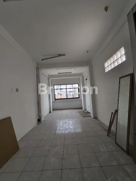 image RUKO JEMBATAN 5 UKURAN 4.5 X 60 STRATEGIS PINGGIR JALAN DARI MOH MANSYUR TEMBUS KRENDANG (4)