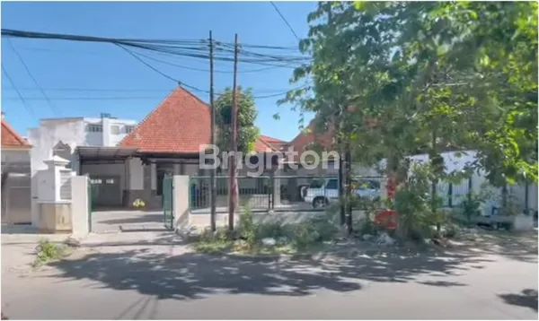 image RUMAH VINTAGE TENGAH KOTA SURABAYA (2)