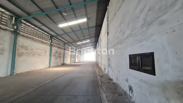 image MARGOMULYO SIAP PAKAI DI AREA PERGUDANGAN JALAN UTAMA DEKAT TOL (1)