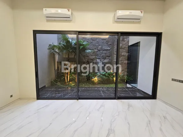 image RUMAH CITRALAND MODERN 2,5 LANTAI SEMI FURNISH DEKAT GWALK, PAKUWON MALL (3)